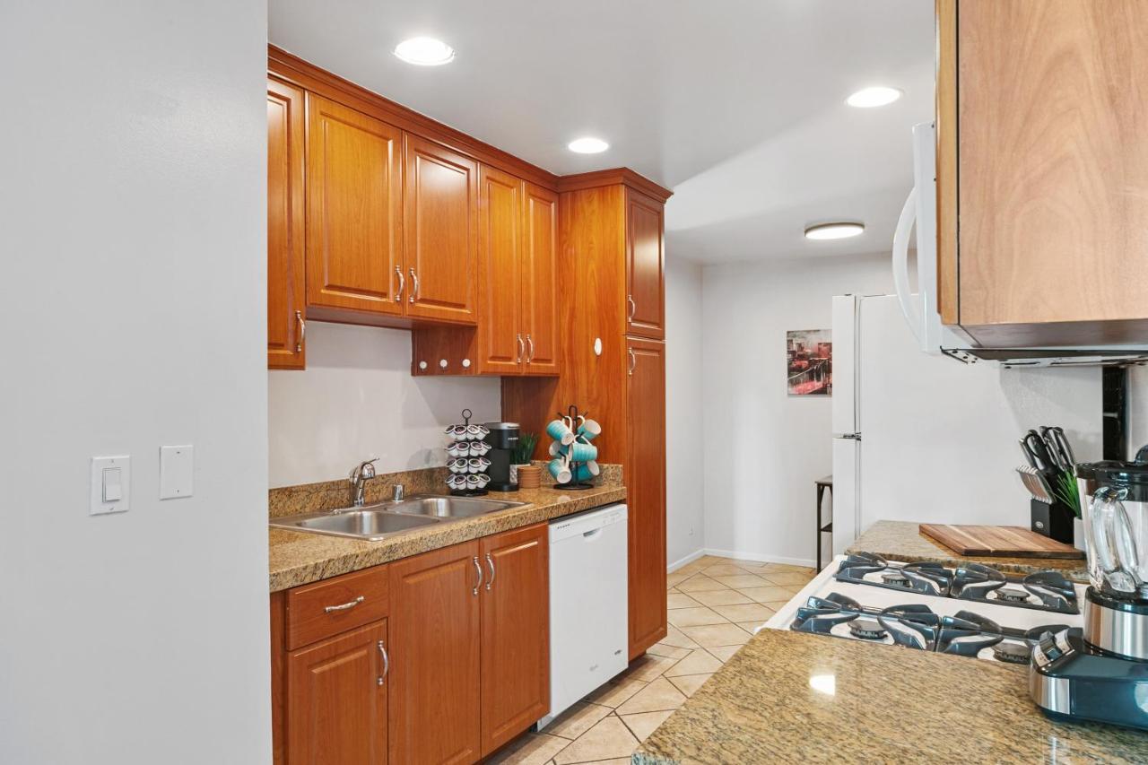 Beverly Hills Chic 2 Bed 2Bath With Patio And Parking 309 Los Angeles Dış mekan fotoğraf