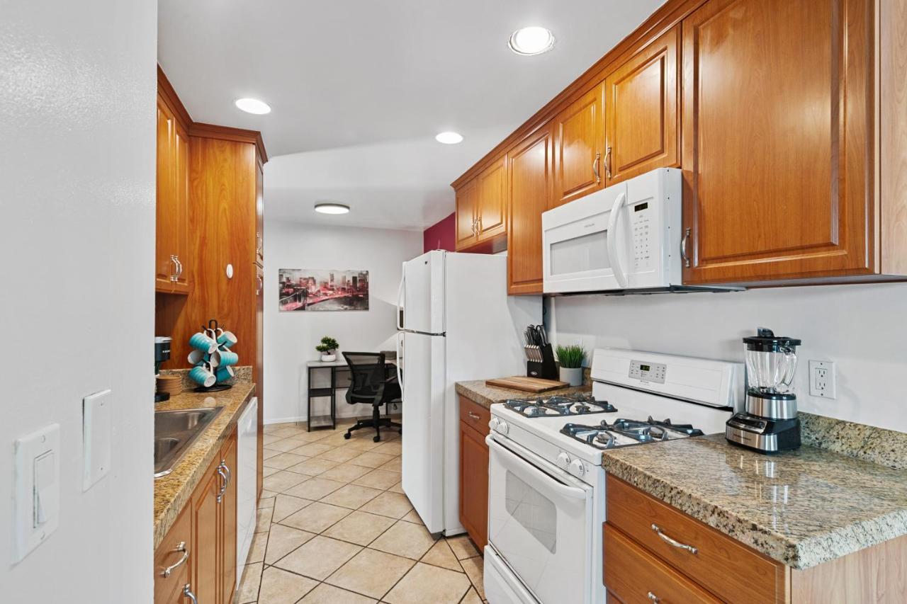 Beverly Hills Chic 2 Bed 2Bath With Patio And Parking 309 Los Angeles Dış mekan fotoğraf